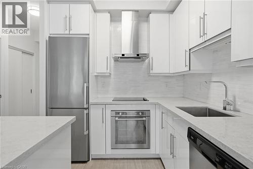 2087 Fairview Street Unit# 1310, Burlington, ON - Indoor Photo Showing Kitchen With Stainless Steel Kitchen With Upgraded Kitchen