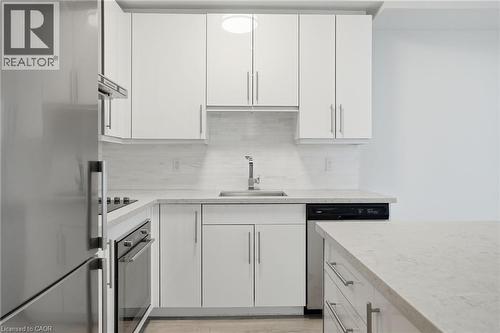 2087 Fairview Street Unit# 1310, Burlington, ON - Indoor Photo Showing Kitchen