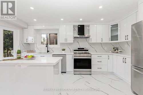 19 Copeland Road, Brampton, ON - Indoor Photo Showing Kitchen