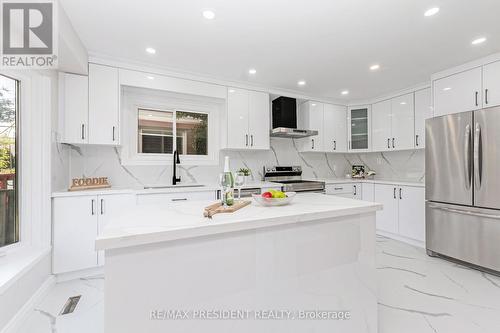 19 Copeland Road, Brampton, ON - Indoor Photo Showing Kitchen