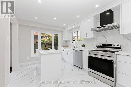 19 Copeland Road, Brampton, ON - Indoor Photo Showing Kitchen