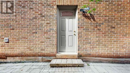 1206 Lindenrock Drive, Oakville, ON - Outdoor