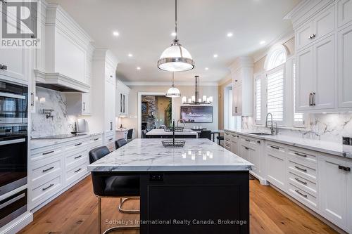 7781 Poplar Side Road, Clearview, ON - Indoor Photo Showing Kitchen With Upgraded Kitchen