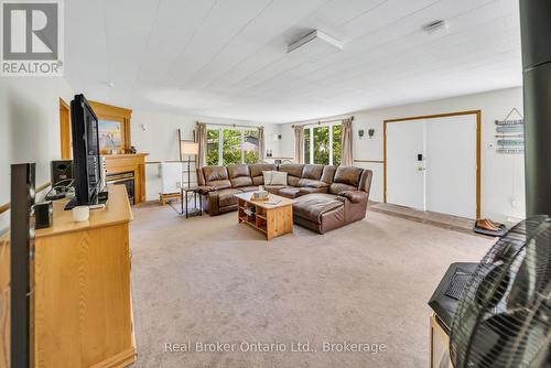 79 Mapleport Crescent, South Bruce Peninsula, ON - Indoor Photo Showing Living Room