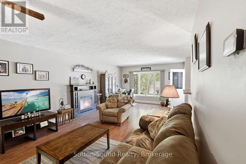 Living Room Could be Formal Dining/Living Combined - 1565 7Th Avenue E, Owen Sound, ON 