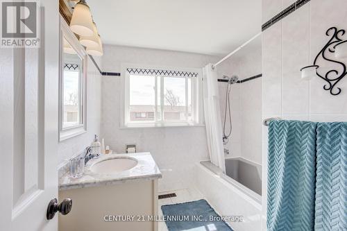 17 - 17 Craigleigh Crescent, Brampton, ON - Indoor Photo Showing Bathroom