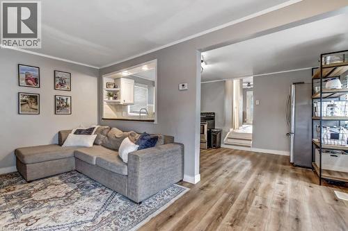 12 Pansy Avenue, Port Dover, ON - Indoor Photo Showing Living Room