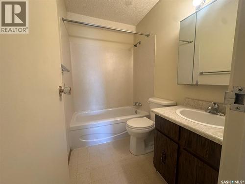 230 Gore Place, Regina, SK - Indoor Photo Showing Bathroom
