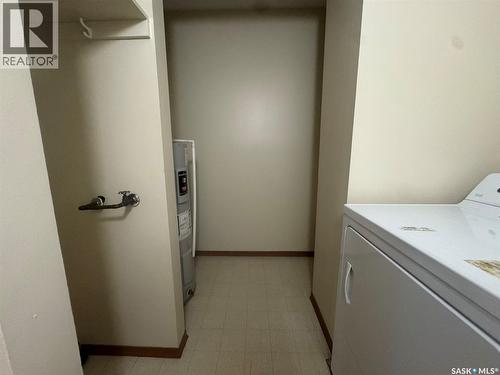230 Gore Place, Regina, SK - Indoor Photo Showing Laundry Room