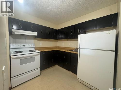 230 Gore Place, Regina, SK - Indoor Photo Showing Kitchen
