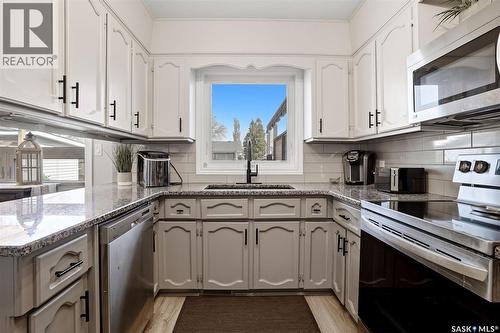 10 Louise Crescent, Regina, SK - Indoor Photo Showing Kitchen