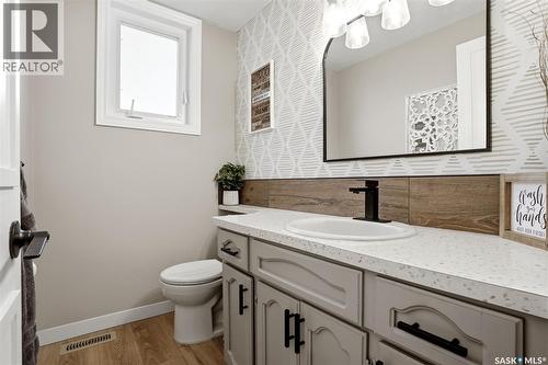 10 Louise Crescent, Regina, SK - Indoor Photo Showing Bathroom
