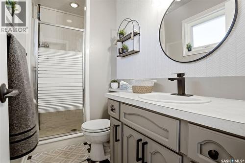 10 Louise Crescent, Regina, SK - Indoor Photo Showing Bathroom