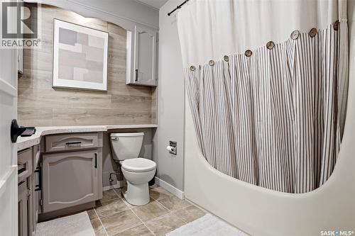 10 Louise Crescent, Regina, SK - Indoor Photo Showing Bathroom