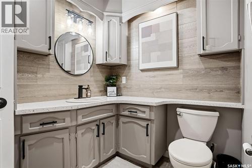 10 Louise Crescent, Regina, SK - Indoor Photo Showing Bathroom