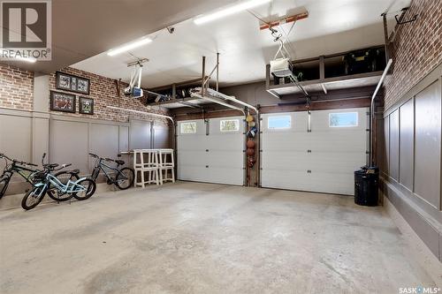 10 Louise Crescent, Regina, SK - Indoor Photo Showing Garage