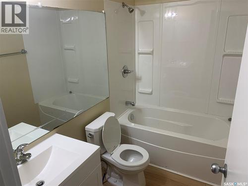 111 M Avenue S, Saskatoon, SK - Indoor Photo Showing Bathroom