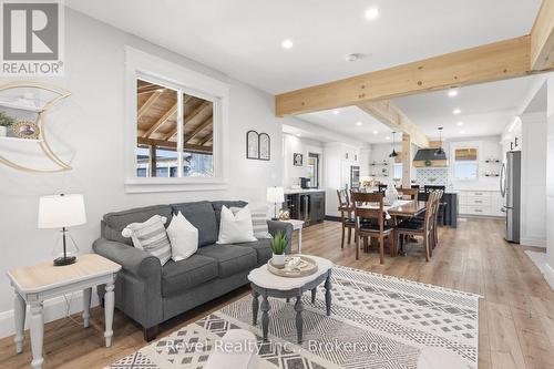 454 Colborne Street W, Kawartha Lakes (Lindsay), ON - Indoor Photo Showing Living Room
