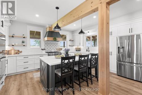 454 Colborne Street W, Kawartha Lakes (Lindsay), ON - Indoor Photo Showing Kitchen With Upgraded Kitchen