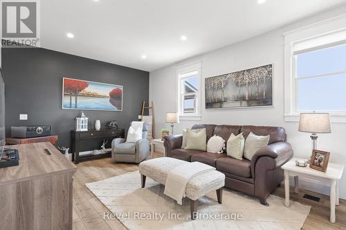 454 Colborne Street W, Kawartha Lakes (Lindsay), ON - Indoor Photo Showing Living Room