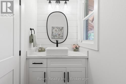 454 Colborne Street W, Kawartha Lakes (Lindsay), ON -  Photo Showing Bathroom