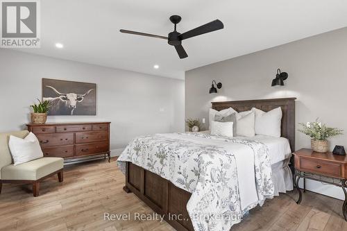 454 Colborne Street W, Kawartha Lakes (Lindsay), ON - Indoor Photo Showing Bedroom