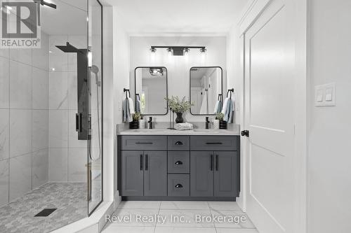 454 Colborne Street W, Kawartha Lakes (Lindsay), ON - Indoor Photo Showing Bathroom