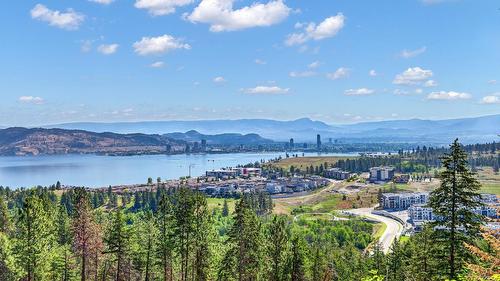 1687 Scott Crescent  West Kelowna, BC V1Z 2Y2