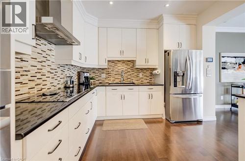 435 Winchester Drive Unit# 10, Waterloo, ON - Indoor Photo Showing Kitchen With Upgraded Kitchen
