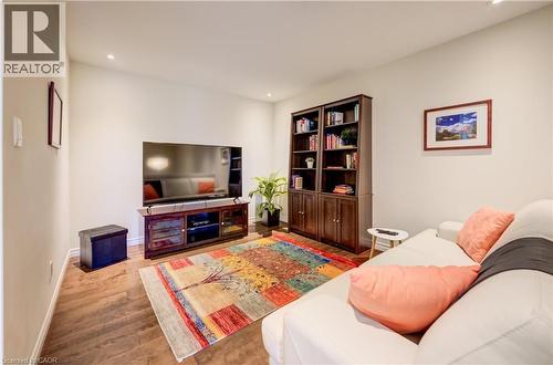 435 Winchester Drive Unit# 10, Waterloo, ON - Indoor Photo Showing Living Room