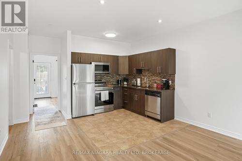 104 - 6045 Dunn Street, Niagara Falls (Dorchester), ON - Indoor Photo Showing Kitchen