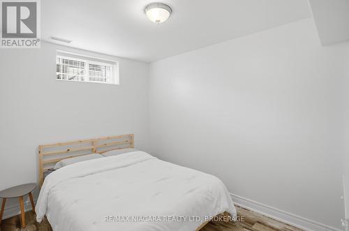 104 - 6045 Dunn Street, Niagara Falls (Dorchester), ON - Indoor Photo Showing Bedroom
