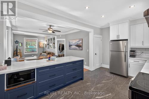 125 Balsam Avenue S, Hamilton, ON - Indoor Photo Showing Kitchen