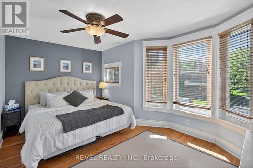 125 Balsam Avenue S, Hamilton, ON - Indoor Photo Showing Bedroom