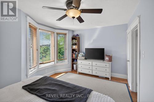 125 Balsam Avenue S, Hamilton, ON - Indoor Photo Showing Bedroom