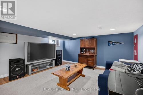125 Balsam Avenue S, Hamilton, ON - Indoor Photo Showing Living Room