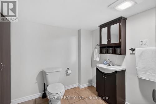 125 Balsam Avenue S, Hamilton, ON - Indoor Photo Showing Bathroom