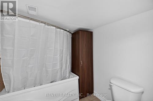 125 Balsam Avenue S, Hamilton, ON - Indoor Photo Showing Bathroom