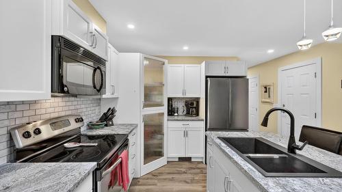 303-2420 Ingram Road, West Kelowna, BC - Indoor Photo Showing Kitchen With Stainless Steel Kitchen With Double Sink With Upgraded Kitchen