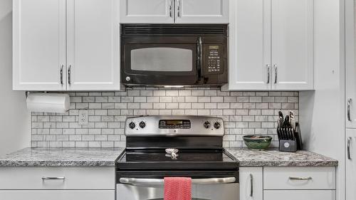 303-2420 Ingram Road, West Kelowna, BC - Indoor Photo Showing Kitchen With Upgraded Kitchen