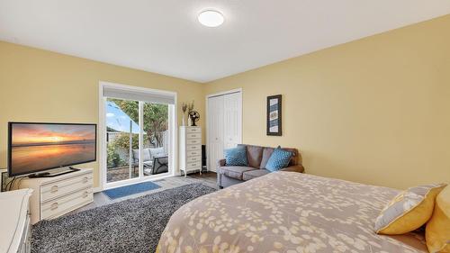 303-2420 Ingram Road, West Kelowna, BC - Indoor Photo Showing Bedroom