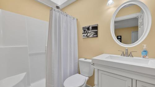 303-2420 Ingram Road, West Kelowna, BC - Indoor Photo Showing Bathroom