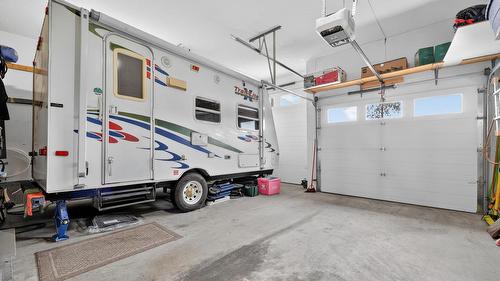 303-2420 Ingram Road, West Kelowna, BC - Indoor Photo Showing Garage