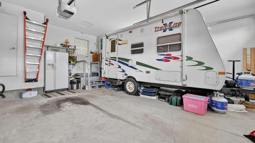 303-2420 Ingram Road, West Kelowna, BC - Indoor Photo Showing Garage