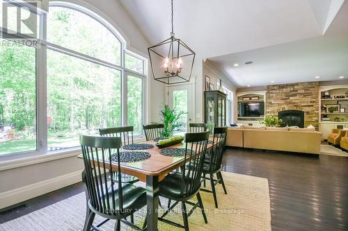 33 Reilly'S Run, Springwater, ON - Indoor Photo Showing Dining Room