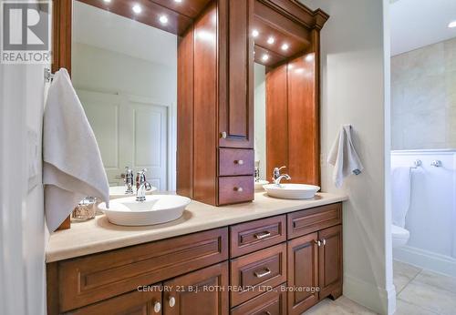33 Reilly'S Run, Springwater, ON - Indoor Photo Showing Bathroom