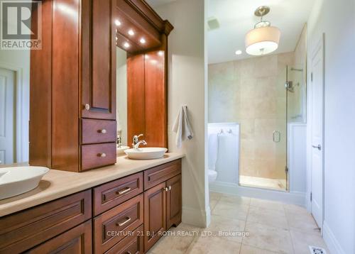 33 Reilly'S Run, Springwater, ON - Indoor Photo Showing Bathroom