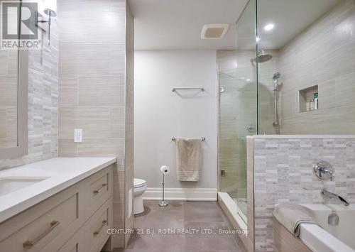 33 Reilly'S Run, Springwater, ON - Indoor Photo Showing Bathroom