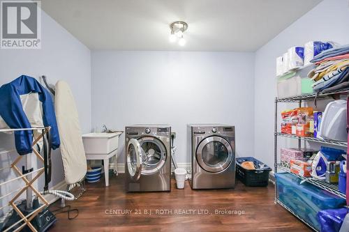 33 Reilly'S Run, Springwater, ON - Indoor Photo Showing Laundry Room