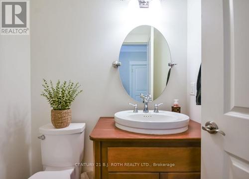 33 Reilly'S Run, Springwater, ON - Indoor Photo Showing Bathroom